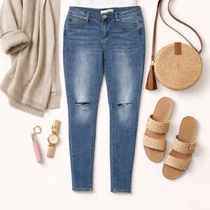 KanCan Distressed Knee Skinny Jeans Medium Wash Stretchy Size 27 / 7